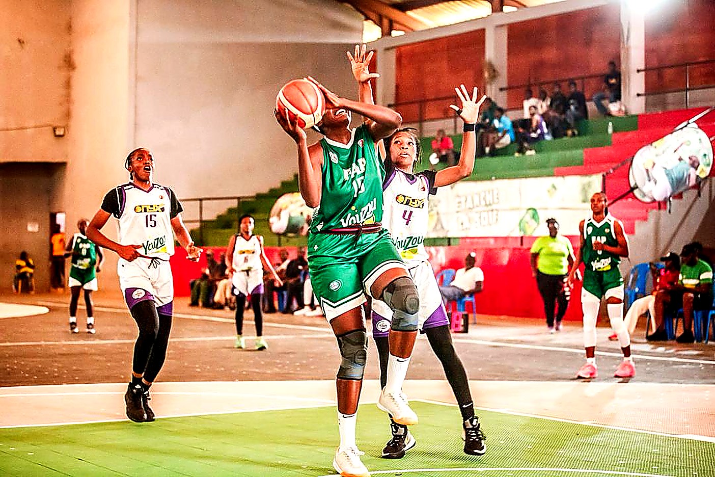 FAP en lay-up face à Onyx · saison Élite One Dames 2026