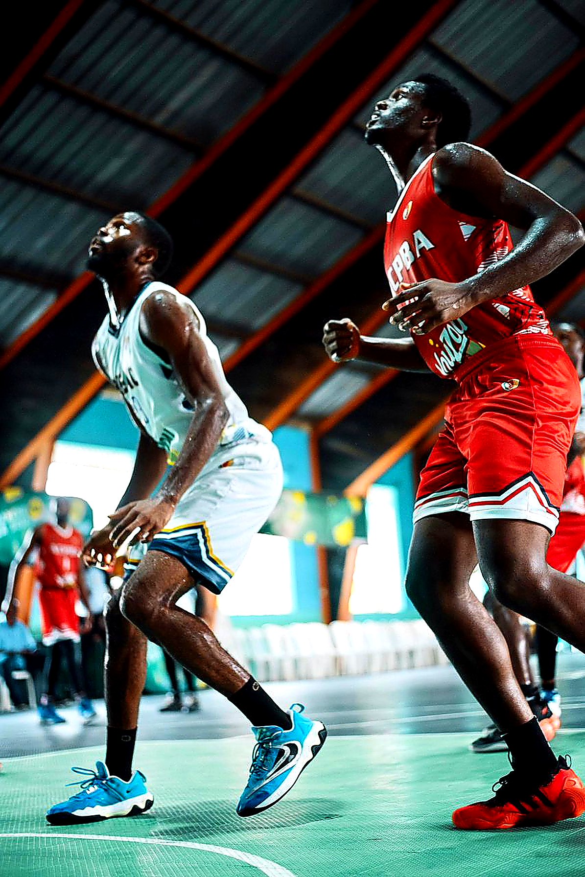 Duel d'élévation BEAC vs ALPH · regards levés vers le panier · saison Élite One Messieurs 2026